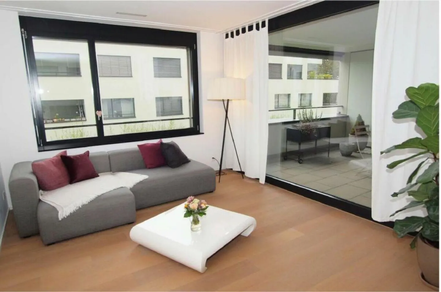 Appartement 2½ pièces en périphérie - Photo 2 sur 8