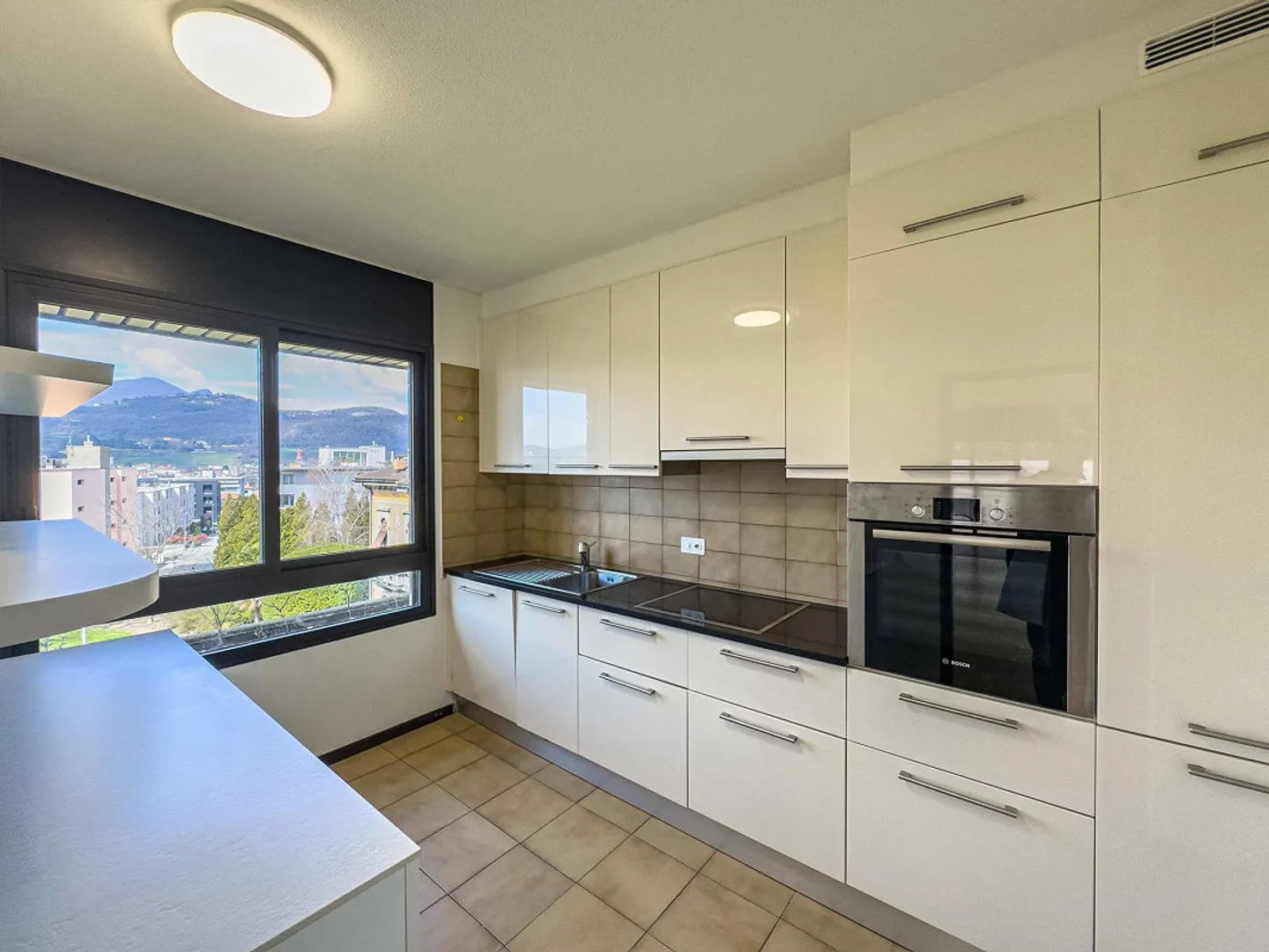 Geräumige Wohnung in Mendrisio - Foto 2 von 8