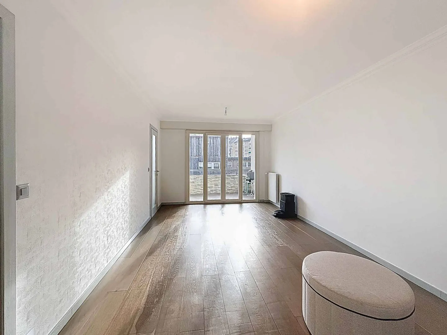 Bright renovated apartment in the Saint-Jean district - Photo 3 of 11