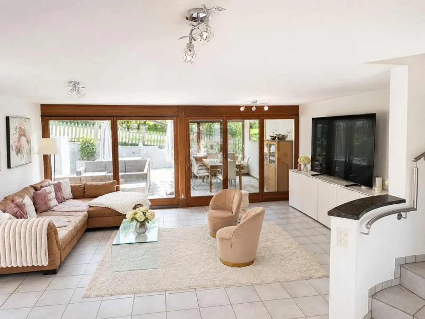 Family Happiness with Garden and Conservatory - Photo 2 of 6