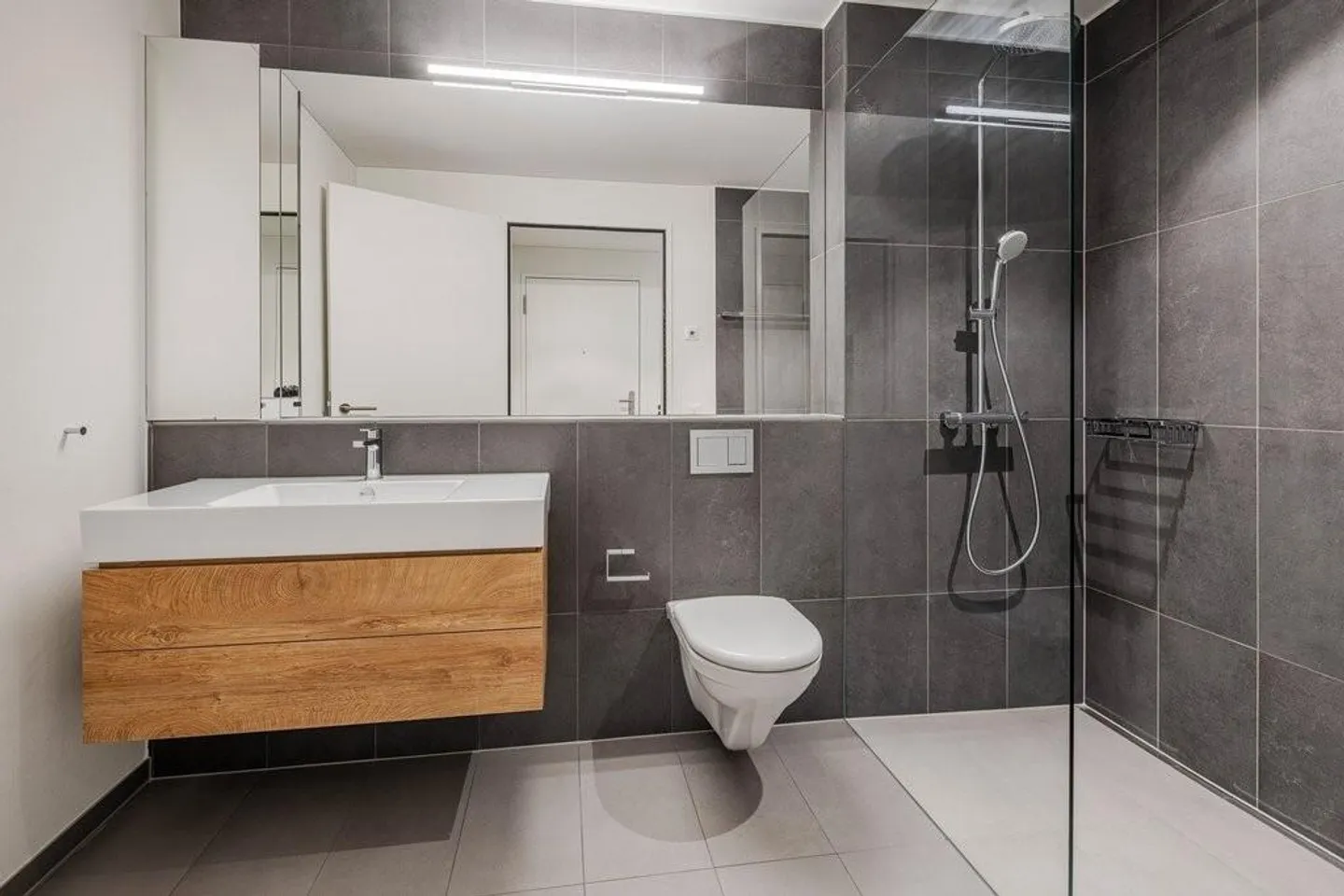 Superbe appartement de 3,5 pièces à Münchenbuchsee avec terrasse sur le toit ! - Photo 8 sur 12