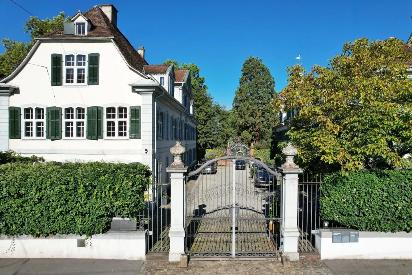 CASA DI CAMPAGNA NEL CUORE DI RIEHEN - VIVERE CON STORIA E CARATTERE - Foto 1 di 14