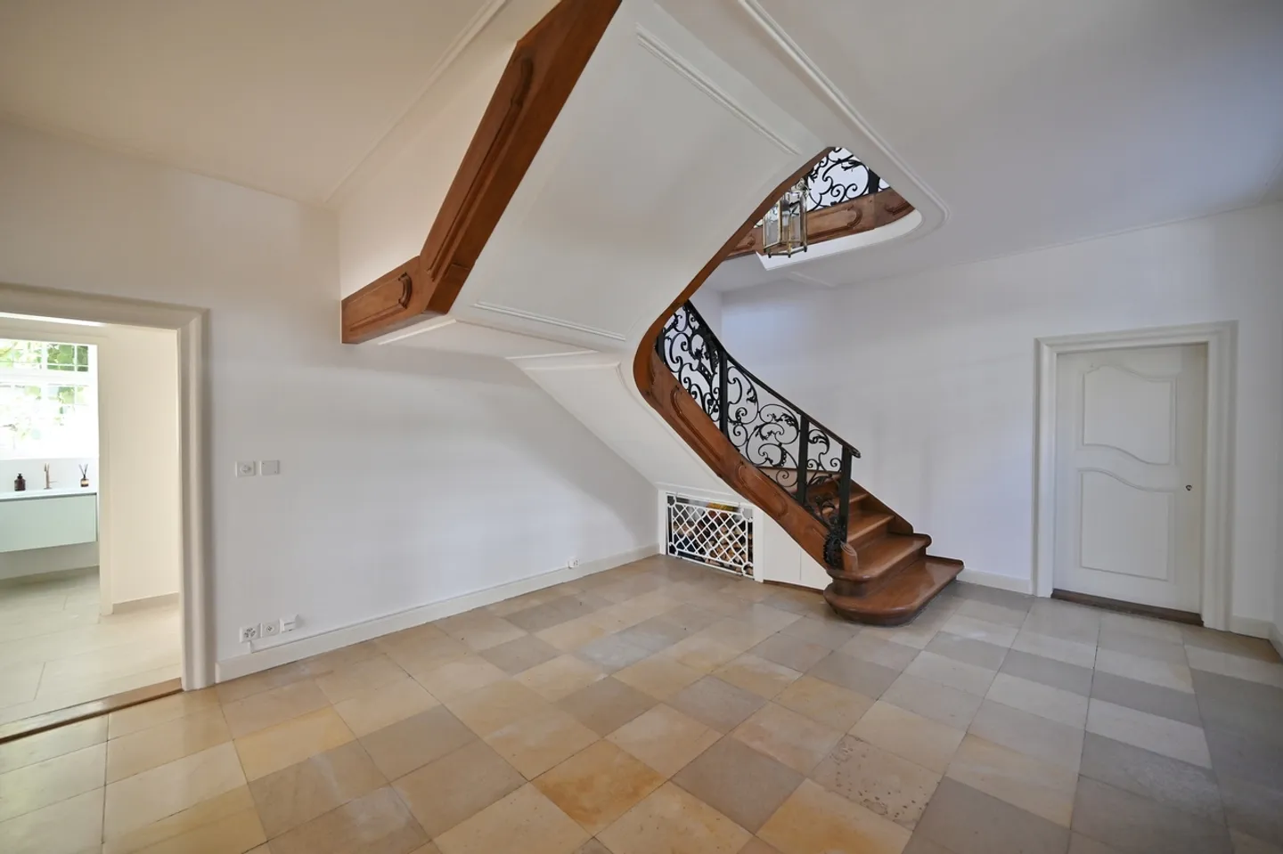 CASA DI CAMPAGNA NEL CUORE DI RIEHEN - VIVERE CON STORIA E CARATTERE - Foto 2 di 14