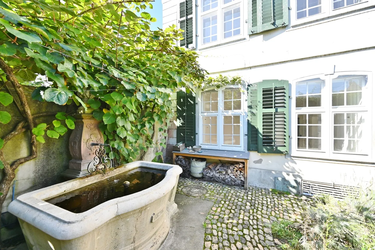 CASA DI CAMPAGNA NEL CUORE DI RIEHEN - VIVERE CON STORIA E CARATTERE - Foto 8 di 14