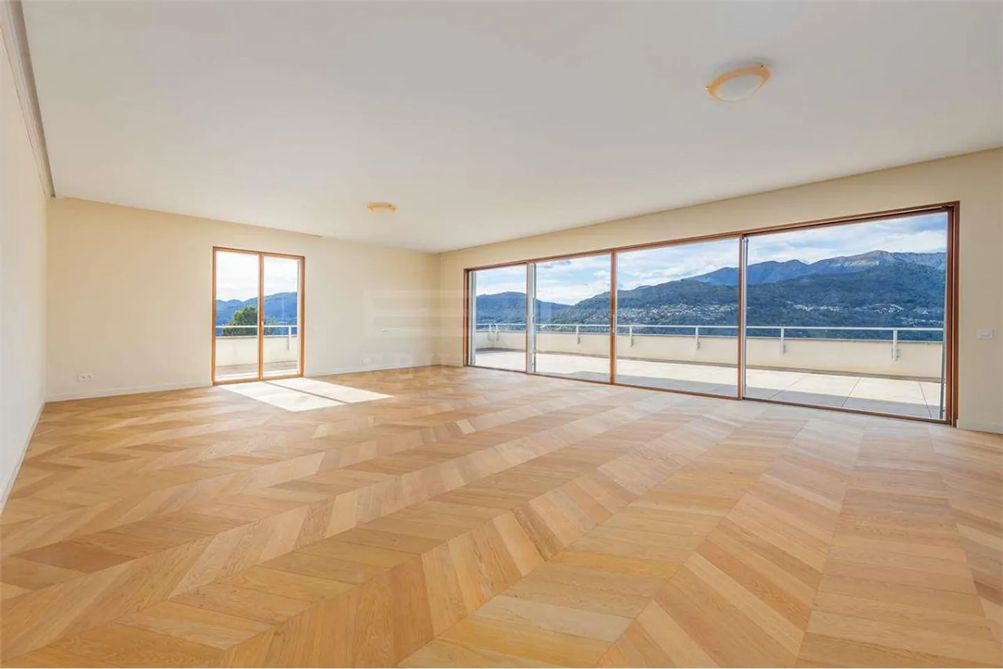 Luxury Penthouse in Montagnola with Pool and SPA - Photo 4 of 13