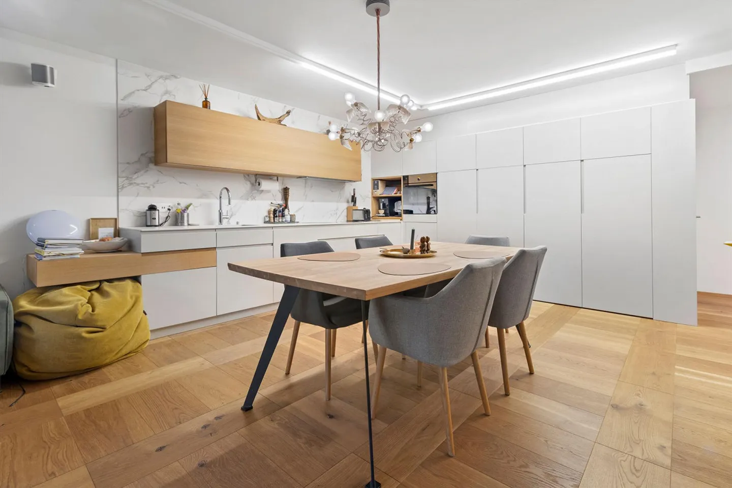 Appartement luxueux de 3,5 pièces dans un emplacement privilégié - Photo 4 sur 12