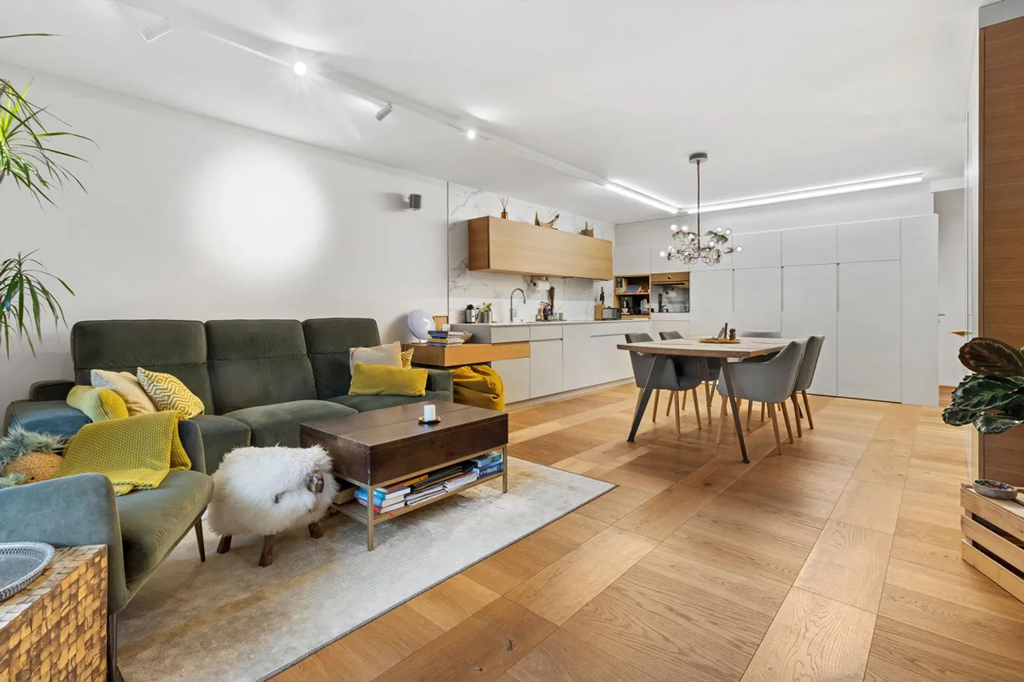 Appartement luxueux de 3,5 pièces dans un emplacement privilégié - Photo 2 sur 12