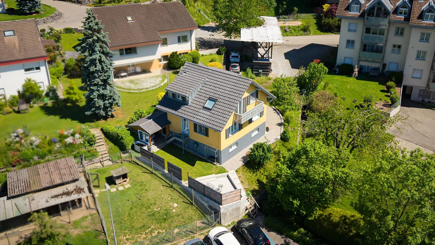 Attractive 5.5 Room Single-Family House in a Central Residential Area - Photo 2 of 20