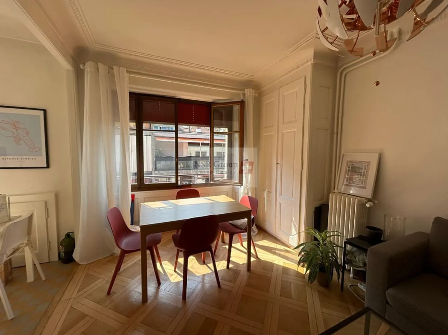 Charmant appartement rénové - Photo 2 sur 6