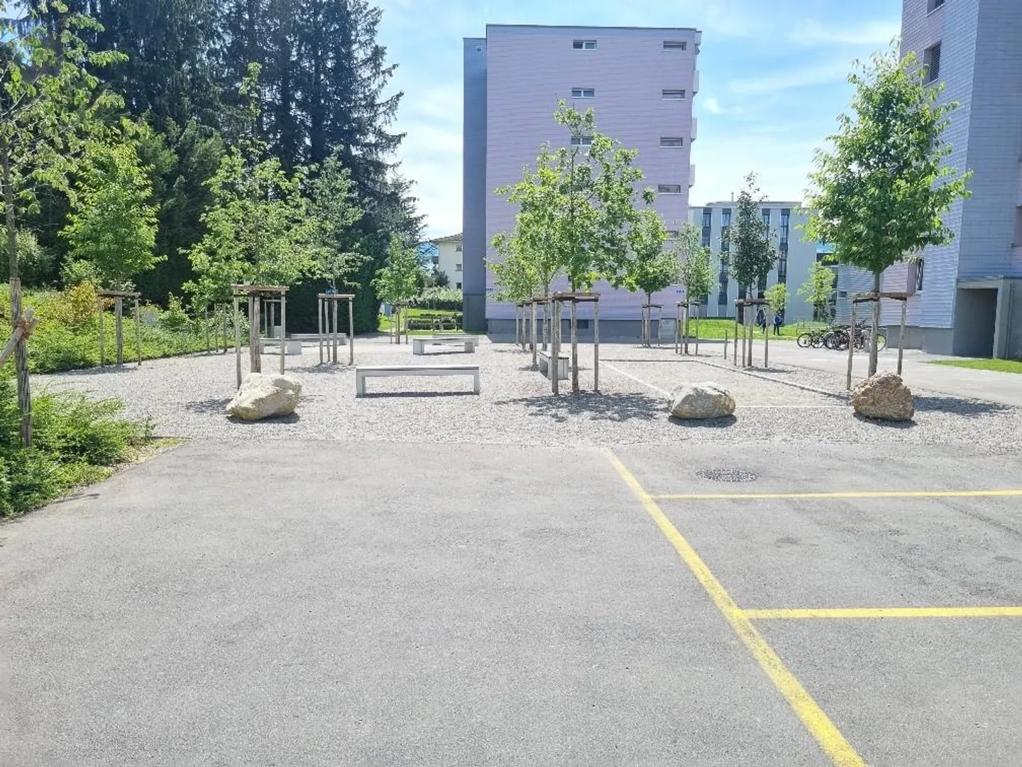 Spacious and Central - Photo 3 of 11