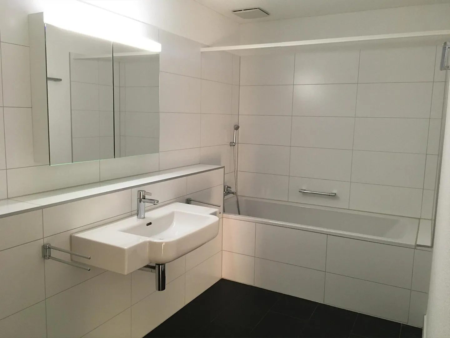 Modernes Apartment in Lyss - Foto 3 von 6