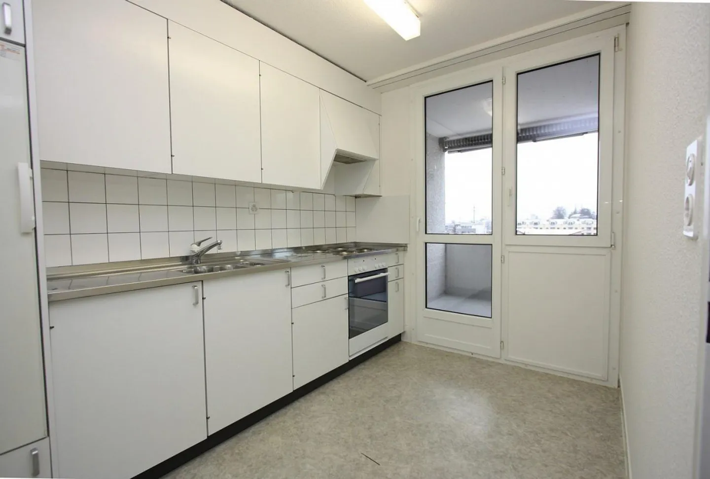 Spacious and Central - Photo 8 of 11