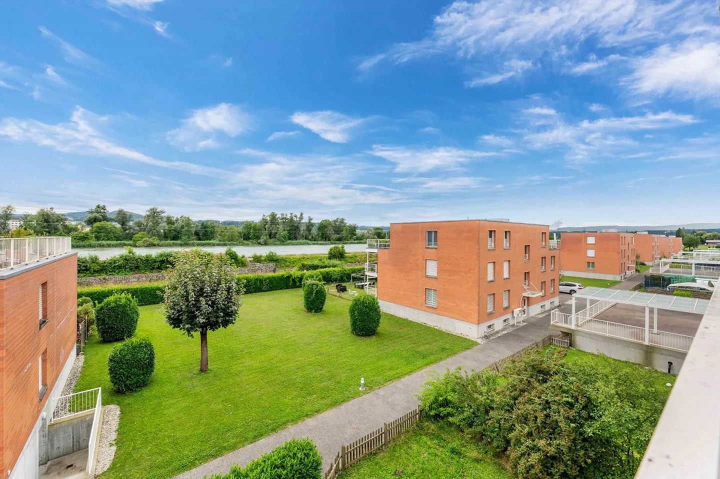 Calme et central directement au bord du réservoir de Klingnau - Photo 9 sur 11