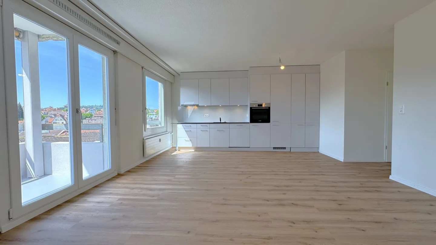 Nuovo appartamento moderno di 3,5 stanze ristrutturato con vista mozzafiato a Berna - Foto 3 di 14