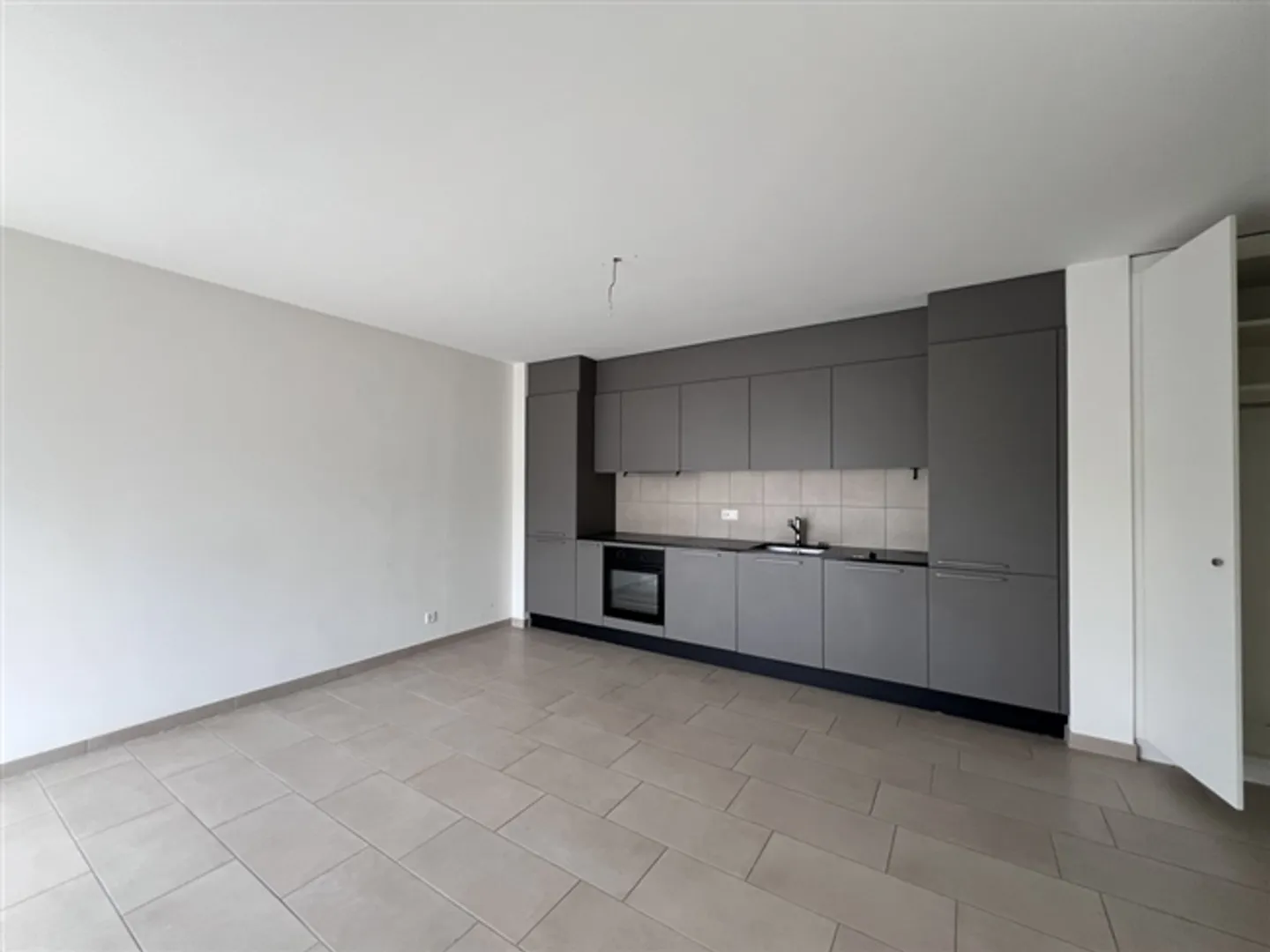 For rent 2.5 rooms with terrace - Photo 3 of 6