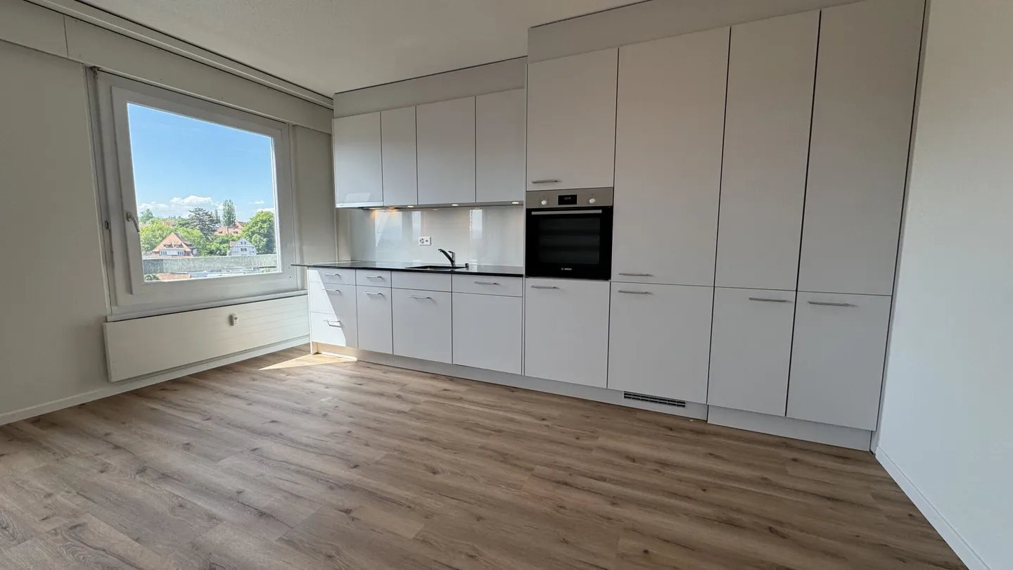 Nuovo appartamento moderno di 3,5 stanze ristrutturato con vista mozzafiato a Berna - Foto 2 di 14