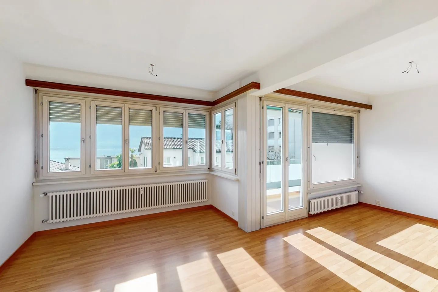 Bright apartment with a view of Lake Maggiore - Photo 3 of 11