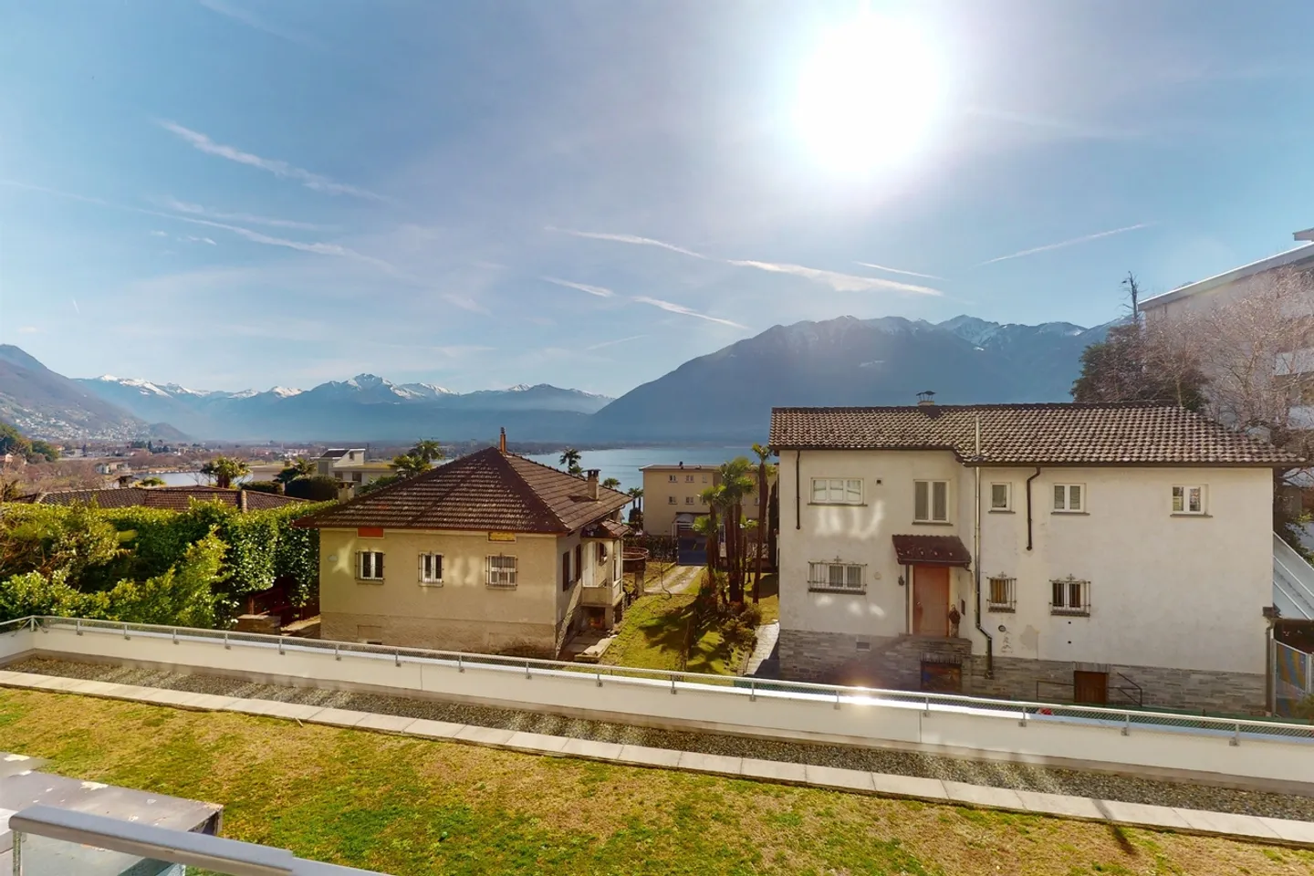 Bright apartment with a view of Lake Maggiore - Photo 1 of 11