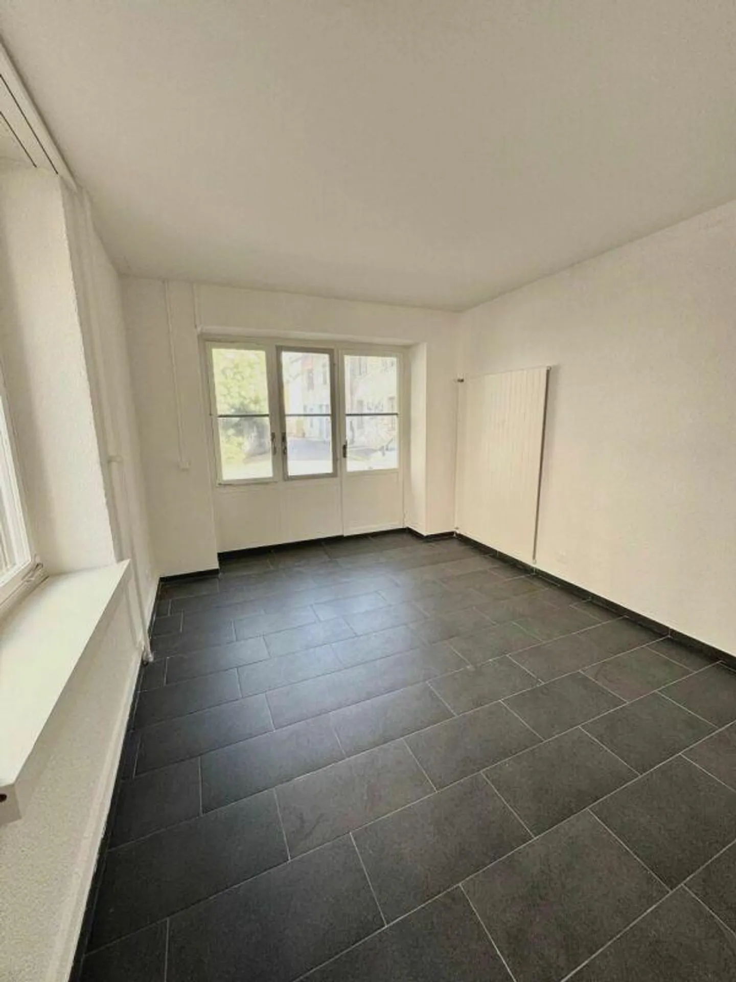 Commercial space for rent in a central location - Photo 4 of 7