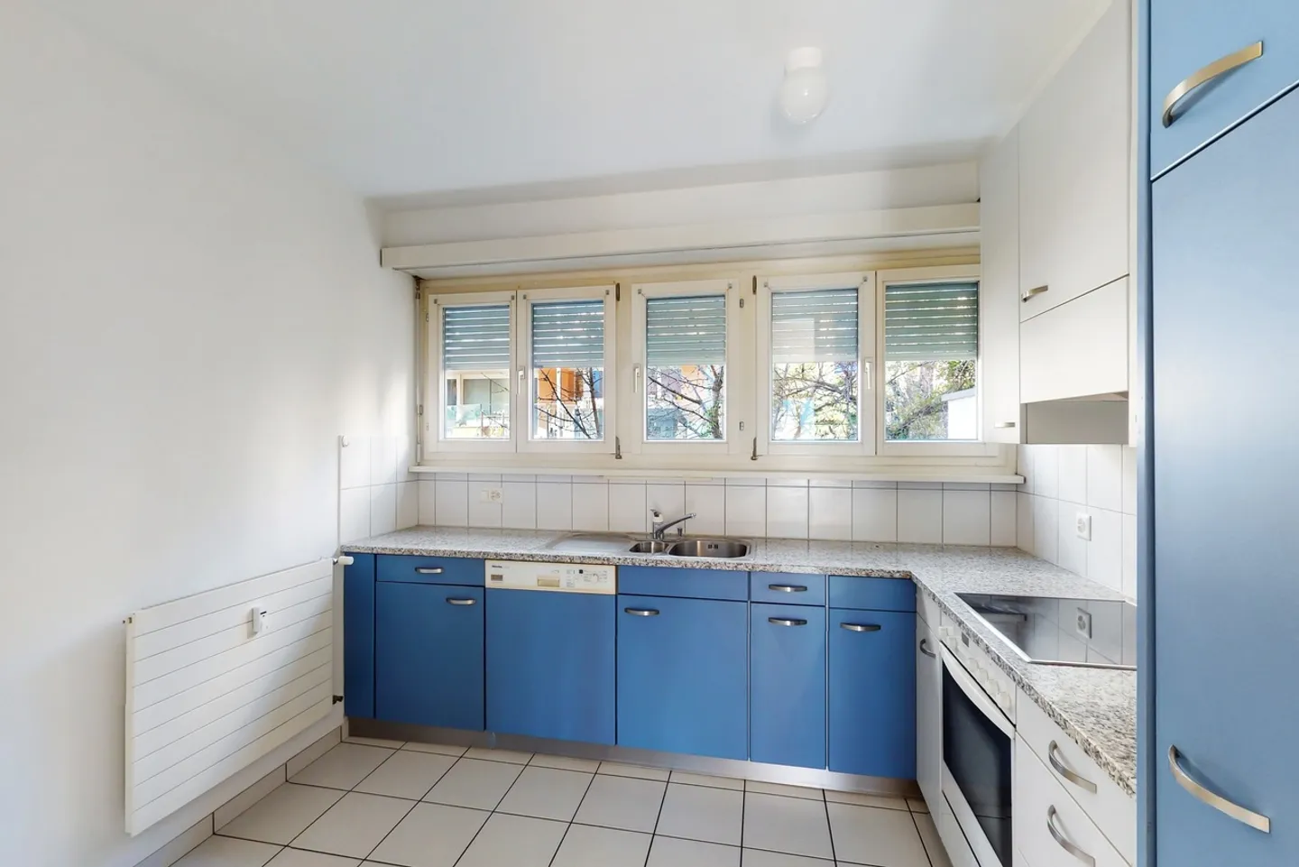 Bright apartment with a view of Lake Maggiore - Photo 5 of 11