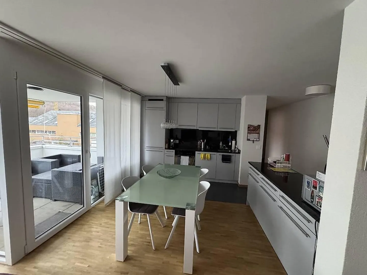 Appartement spacieux 2.5 pièces - Photo 2 sur 5