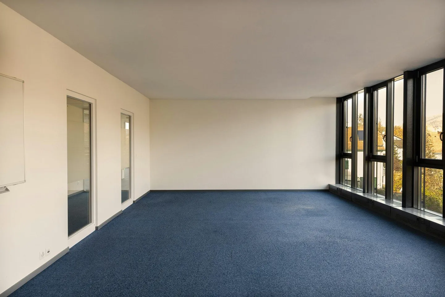 570m² Bureaux de qualité prêts à l'emploi à Aesch - GWERB7 - Photo 3 sur 9