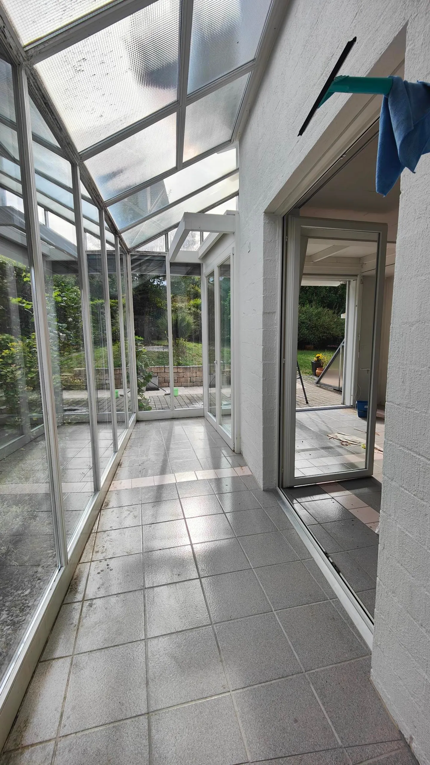 Appartamento duplex soleggiato di 4,5 locali al piano giardino e al 1° piano con giardino d'inverno - Foto 4 di 10