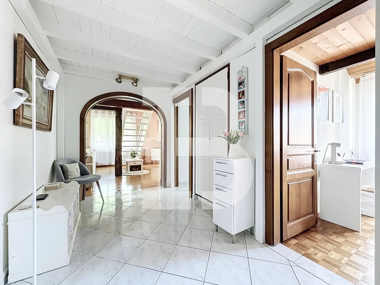 Charmant duplex en attique avec deux chambres - Foto 2 von 10
