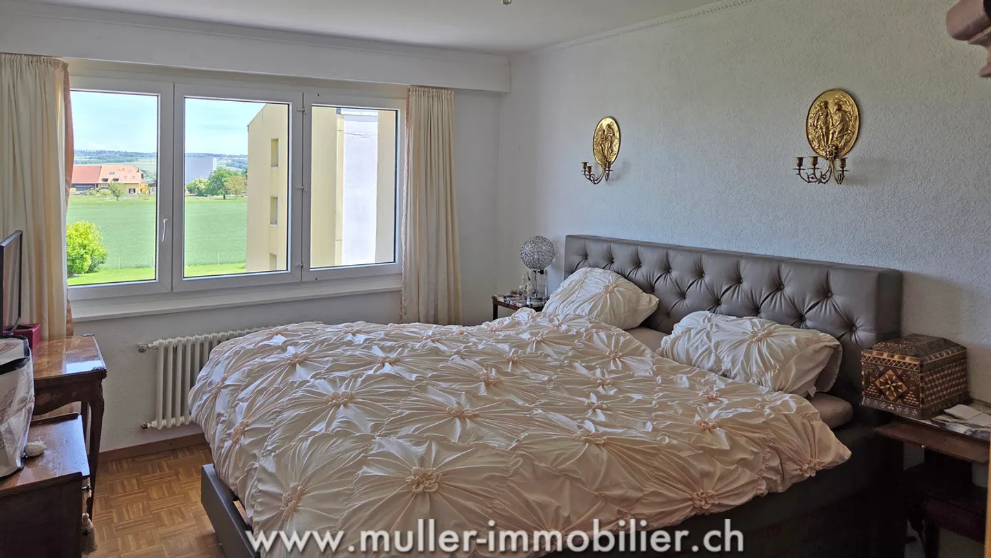 Charming Apartment with Scenic Views - Photo 8 of 13