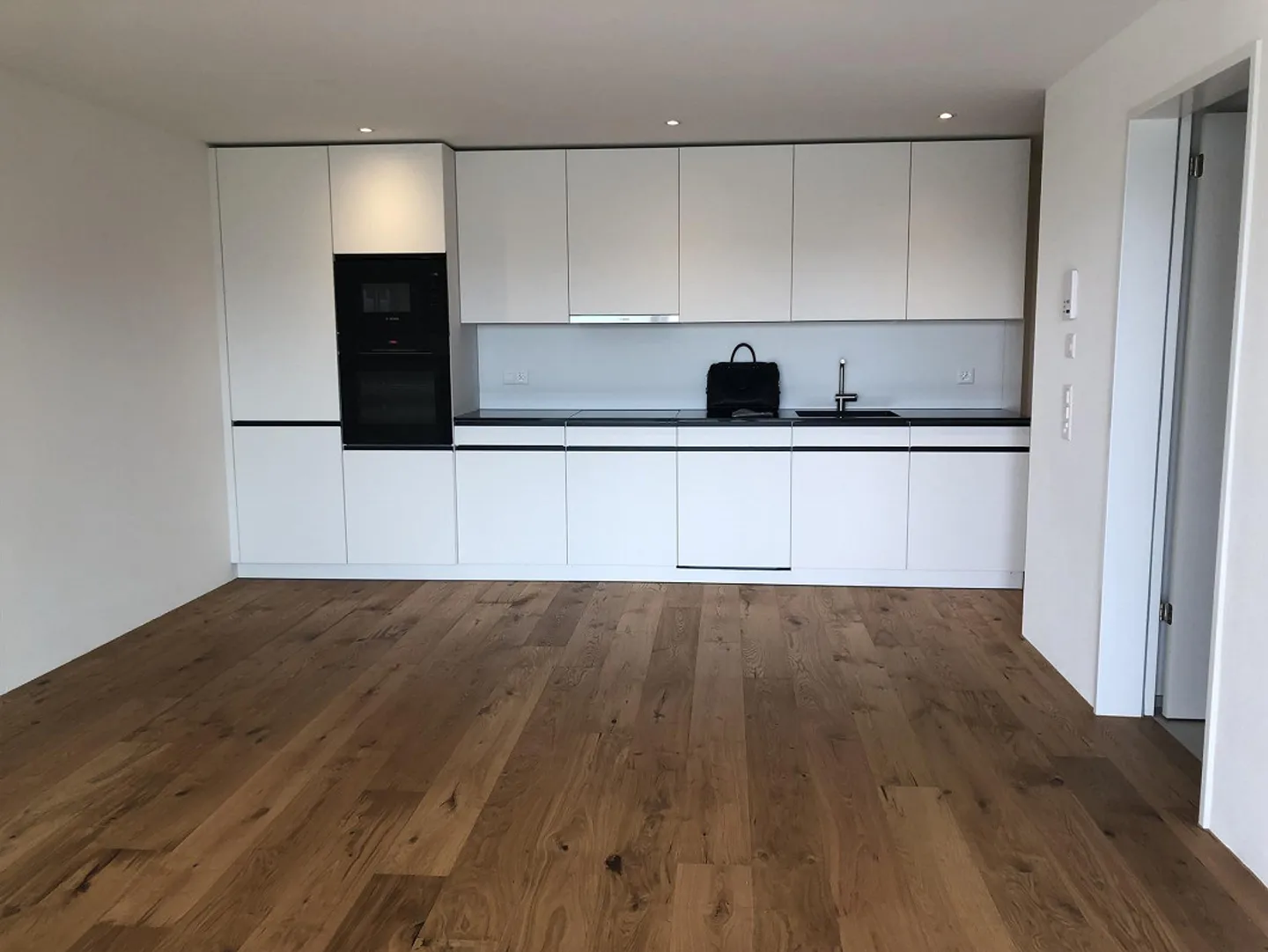 Première location - Appartement de 2,5 pièces (rez-de-chaussée, 1er étage, 2e étage) - Photo 3 sur 8