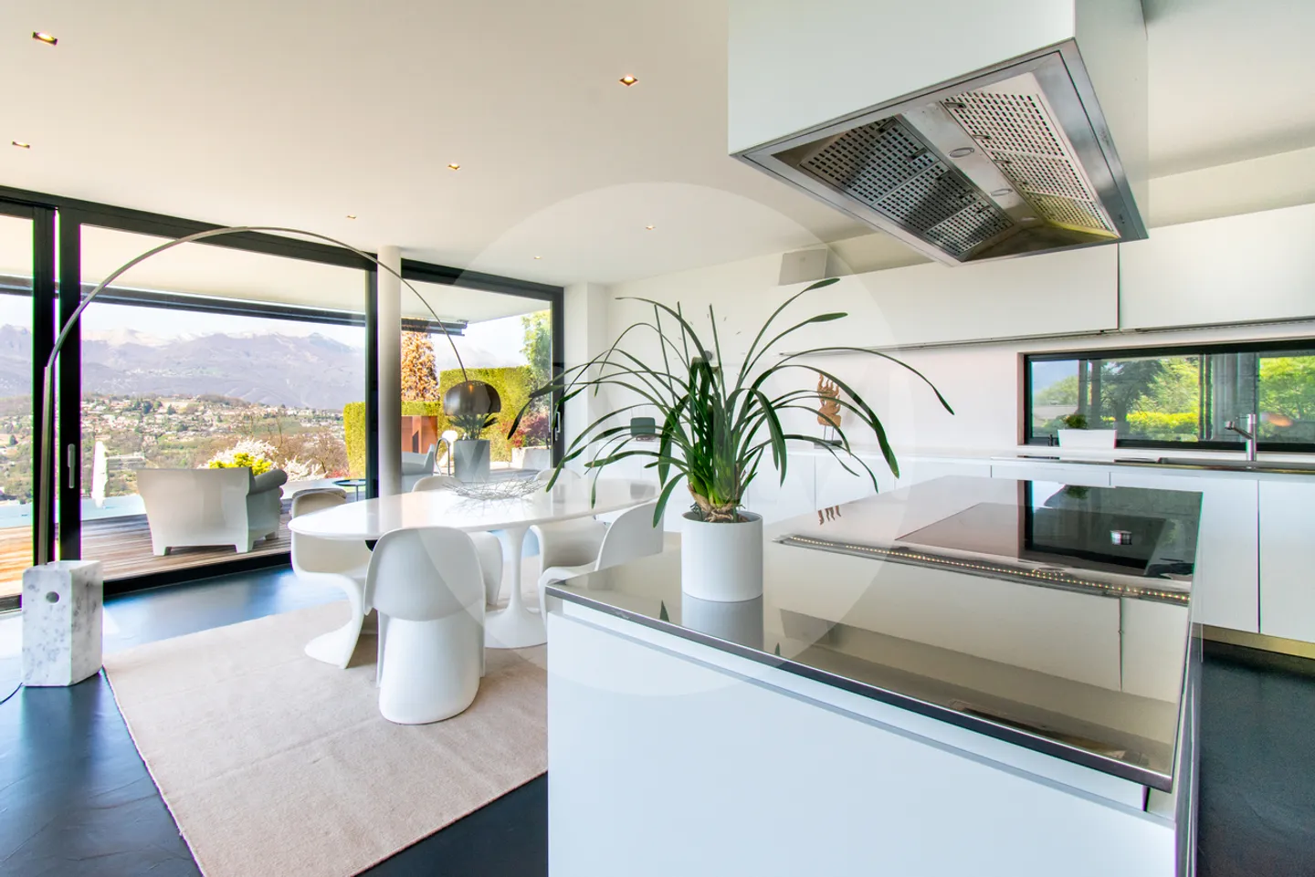 LUXURY VILLA WITH IMPRESSIVE LAKE VIEW AND INFINITY POOL - Photo 12 of 18