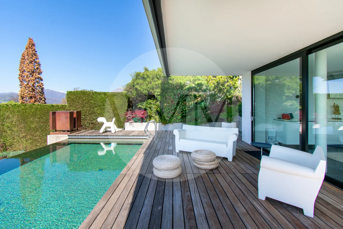 LUXURY VILLA WITH IMPRESSIVE LAKE VIEW AND INFINITY POOL - Photo 17 of 18