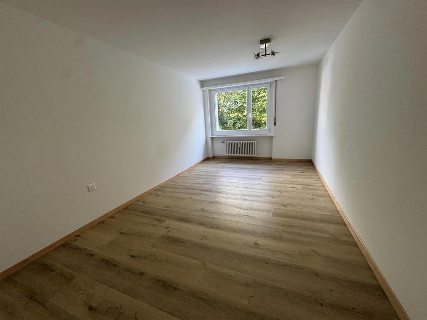 Appartamento 4 locali con balcone in posizione tranquilla - Foto 2 di 8