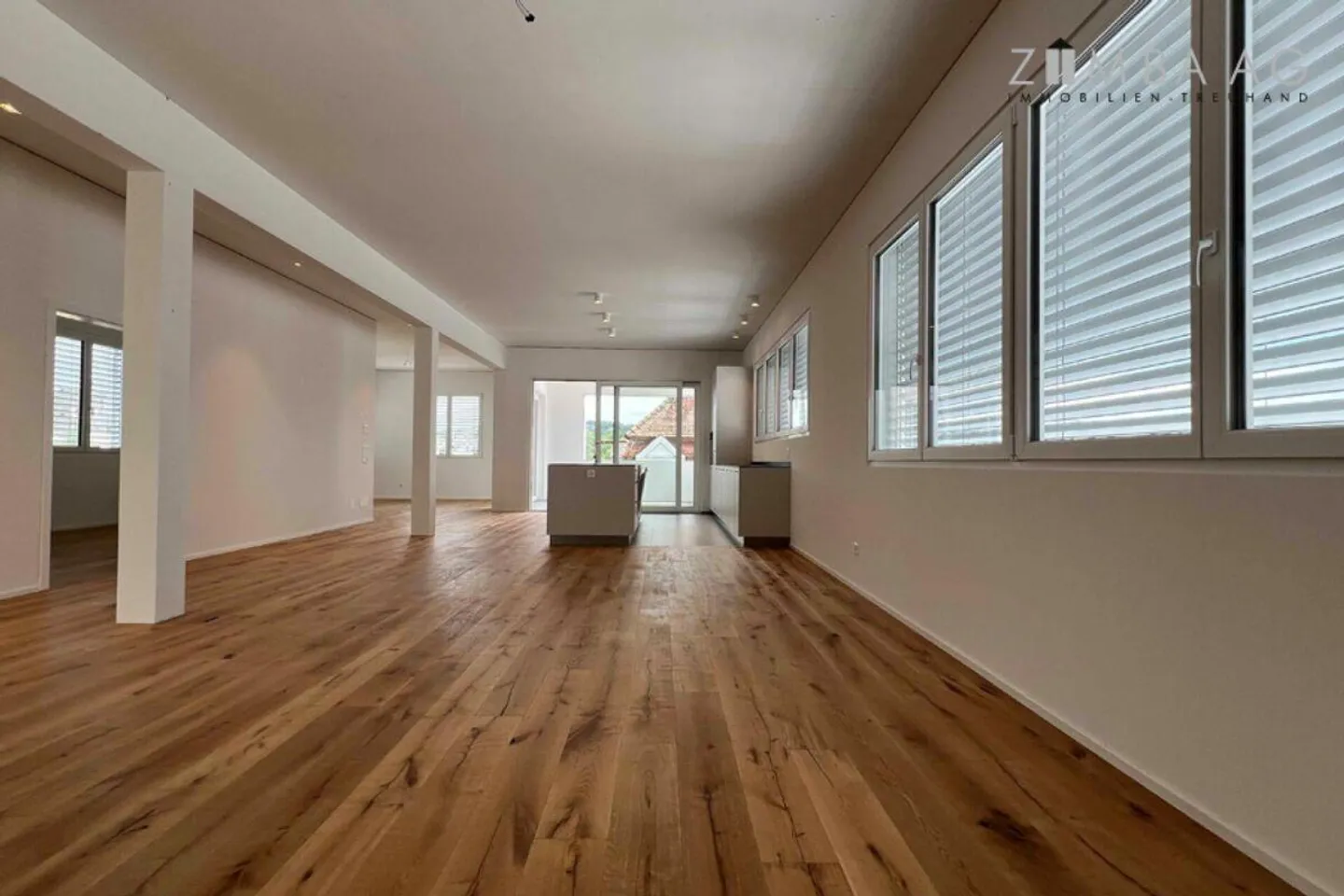 Tout en haut du Thurgi-Center : loft en attique tout neuf et stylé de 128 m² - Photo 7 sur 13