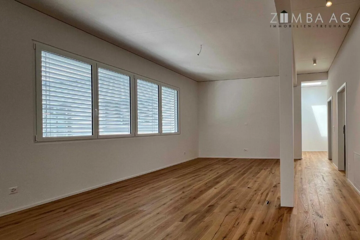 Tout en haut du Thurgi-Center : loft en attique tout neuf et stylé de 128 m² - Photo 8 sur 13