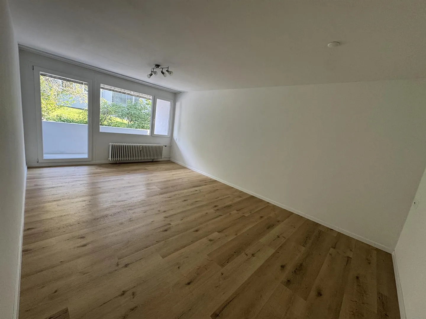 Appartamento 4 locali con balcone in posizione tranquilla - Foto 6 di 8