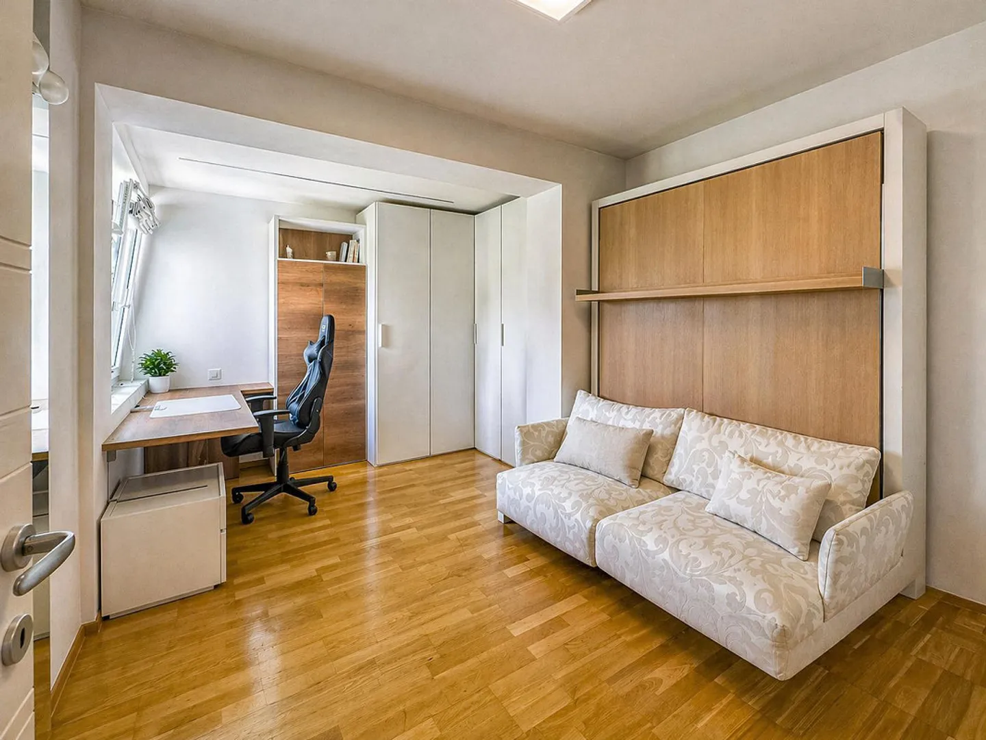 Spacious apartment with a glimpse of the lake in Carona - Photo 5 of 9
