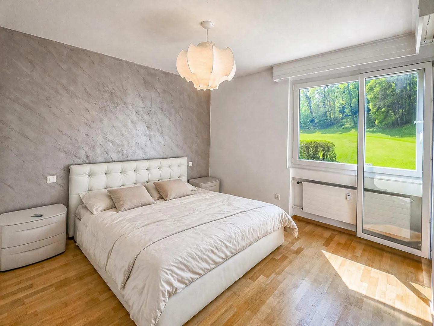Spacious apartment with a glimpse of the lake in Carona - Photo 4 of 9