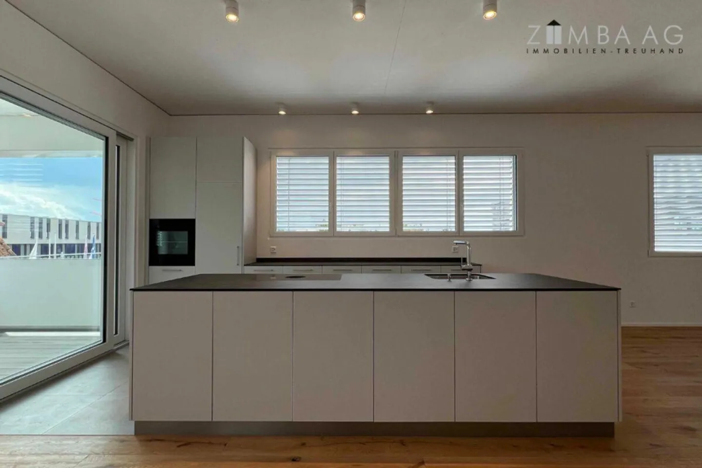 Tout en haut du Thurgi-Center : loft en attique tout neuf et stylé de 128 m² - Photo 2 sur 13