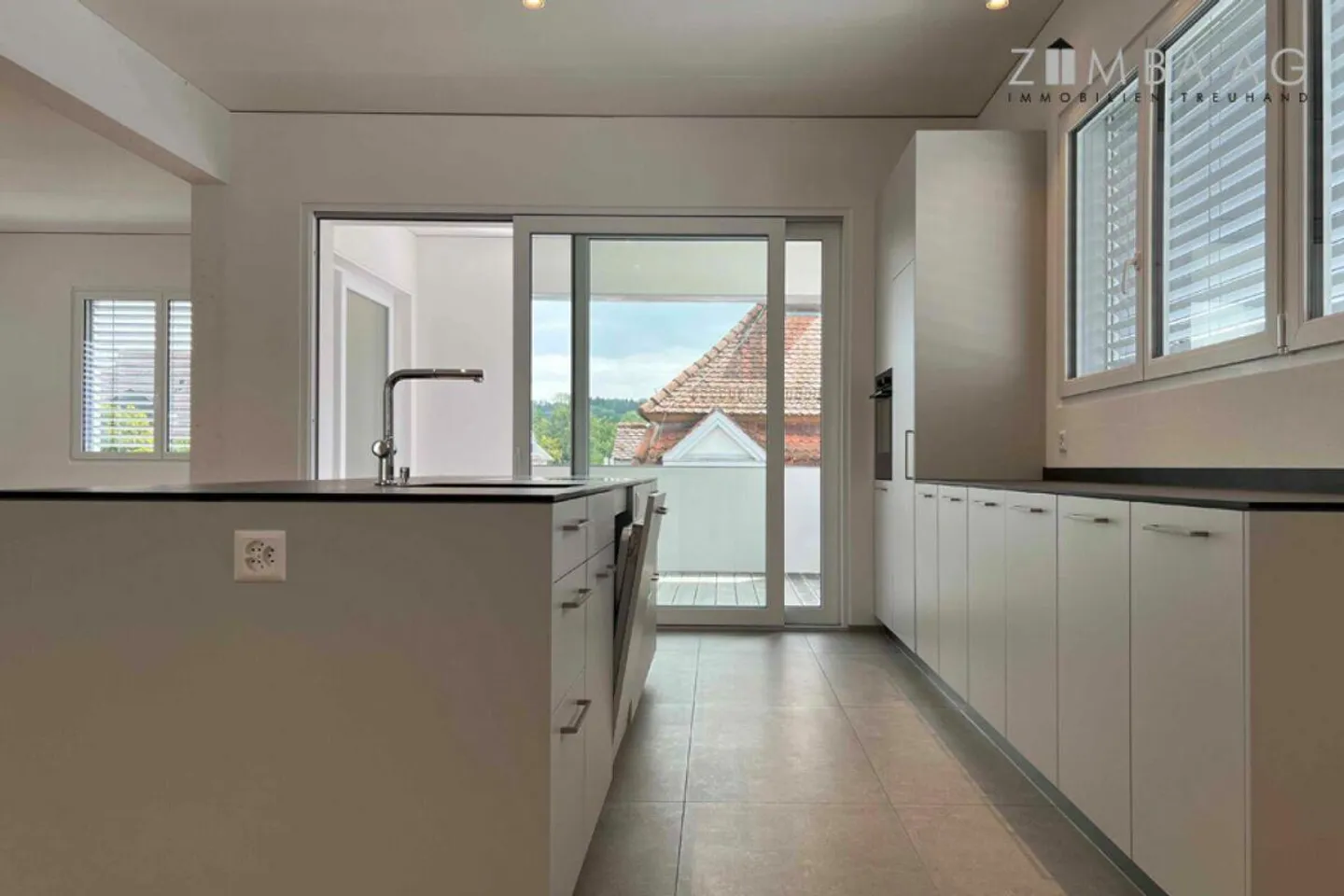 Tout en haut du Thurgi-Center : loft en attique tout neuf et stylé de 128 m² - Photo 4 sur 13