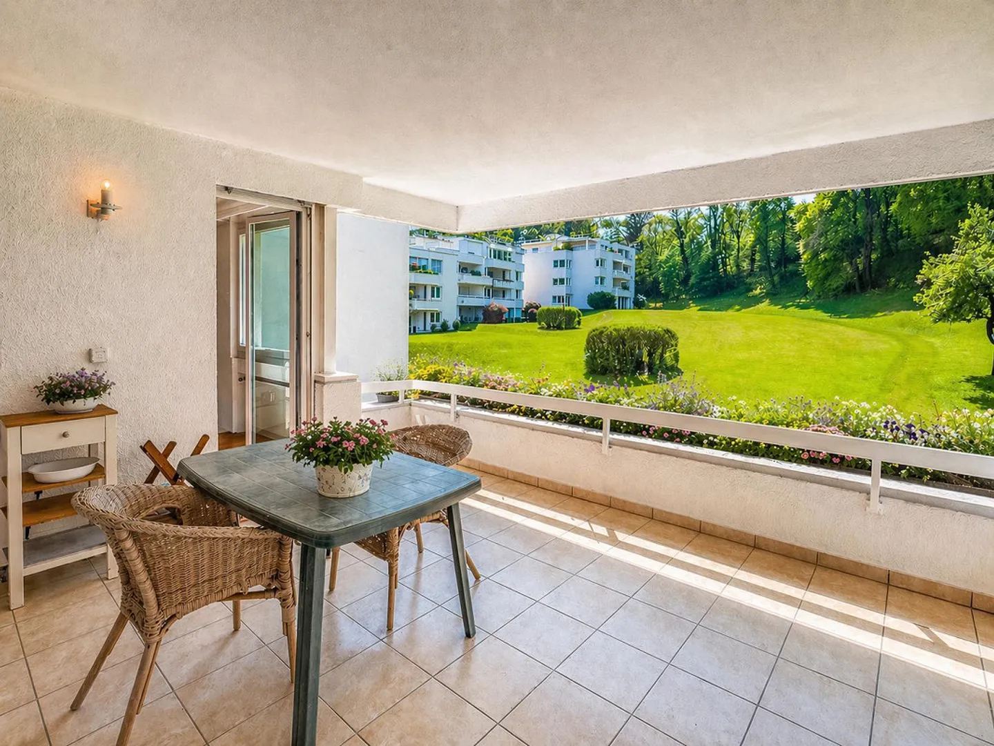 Spacious apartment with a glimpse of the lake in Carona - Photo 7 of 9