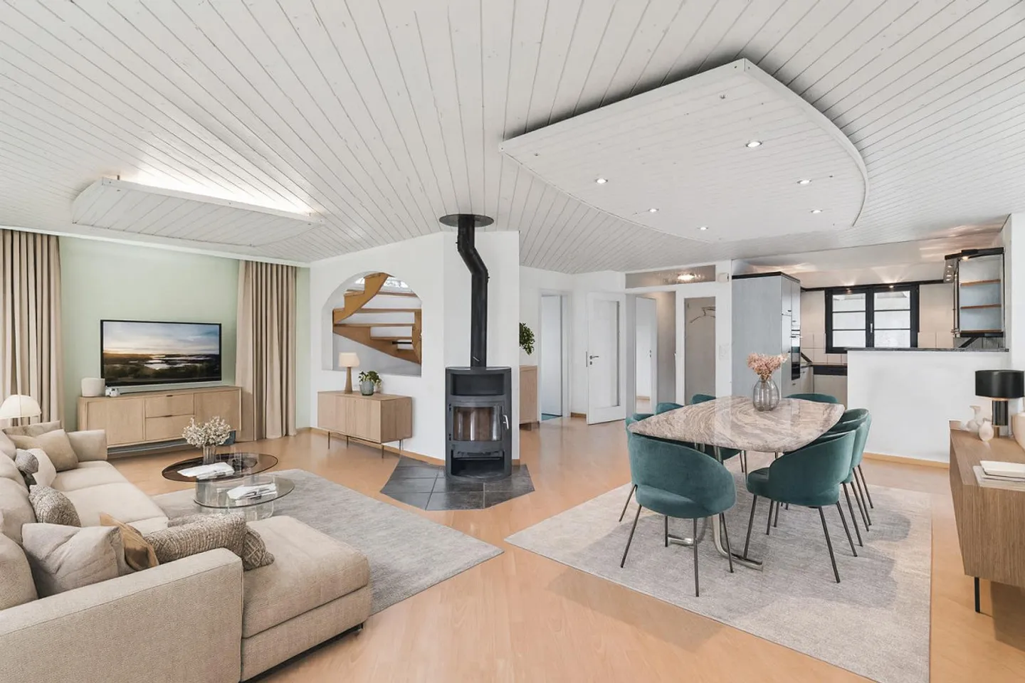 Charming Property with Plenty of Space - Photo 2 of 7