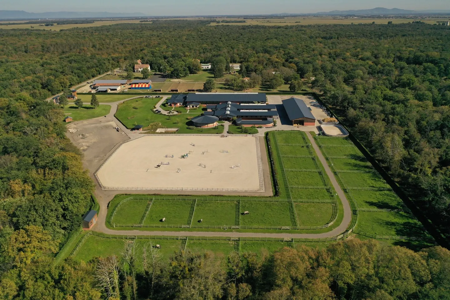 Écurie Équestre de Luxe - Photo 1 sur 6