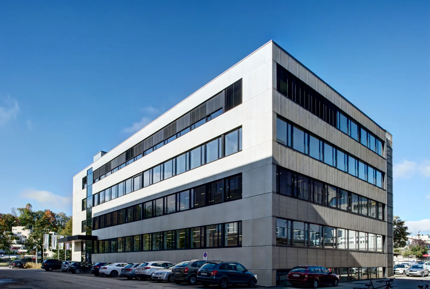 Cogli la tua occasione: spazio commerciale, ufficio o magazzino flessibile - Foto 1 di 7