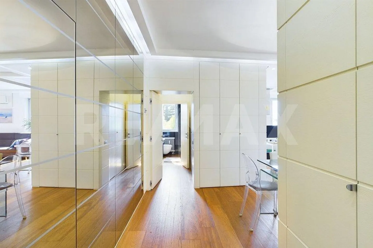 Beautiful apartment with lake view in Bissone also as a second residence - Photo 12 of 13