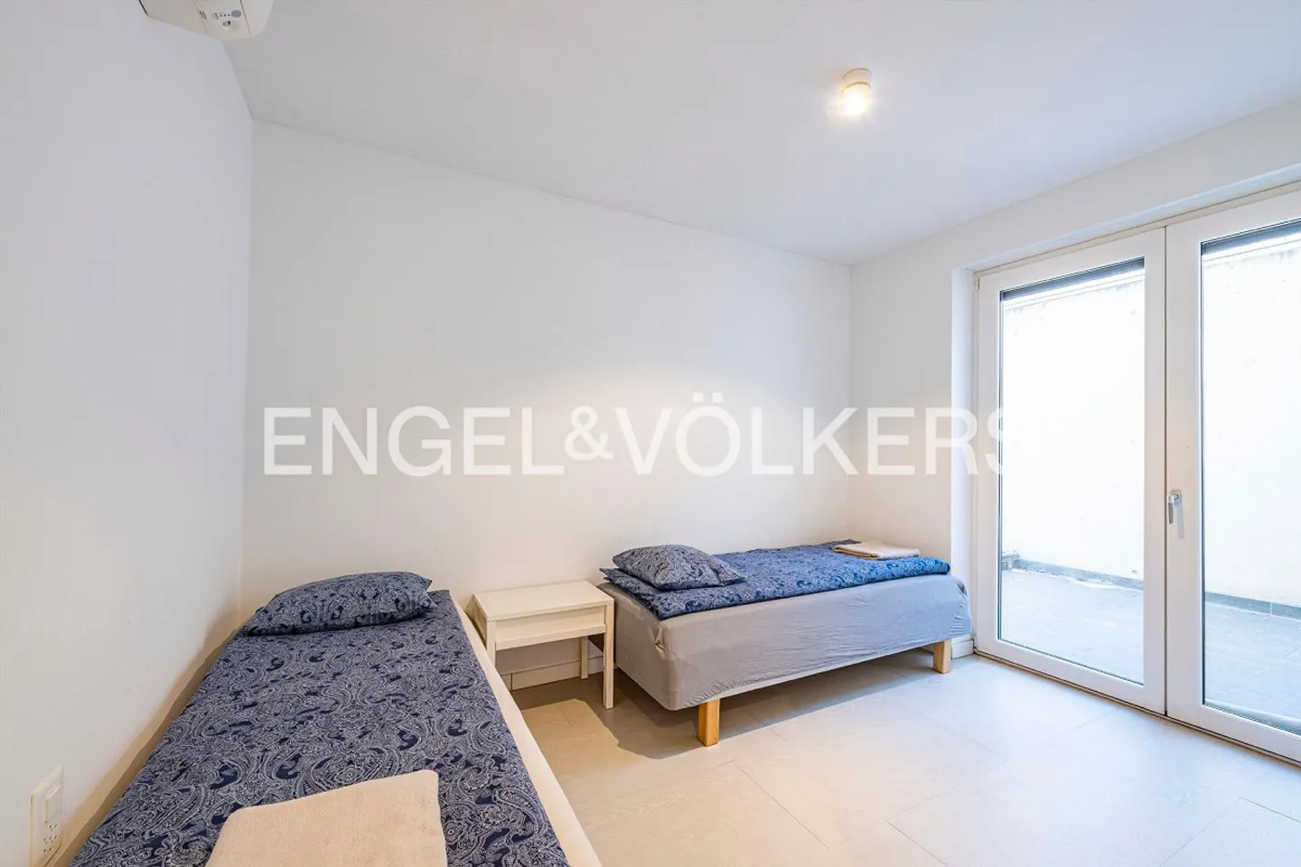 Family House with Rooftop Terrace - Photo 9 of 13