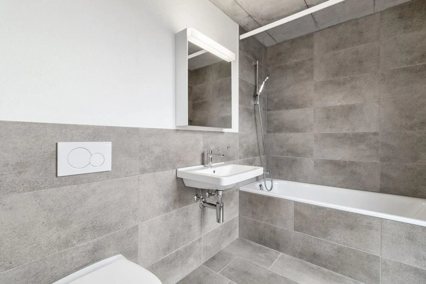 Top modern wohnen - mit gedecktem Balkon und zwei Terrassen - Foto 6 di 11
