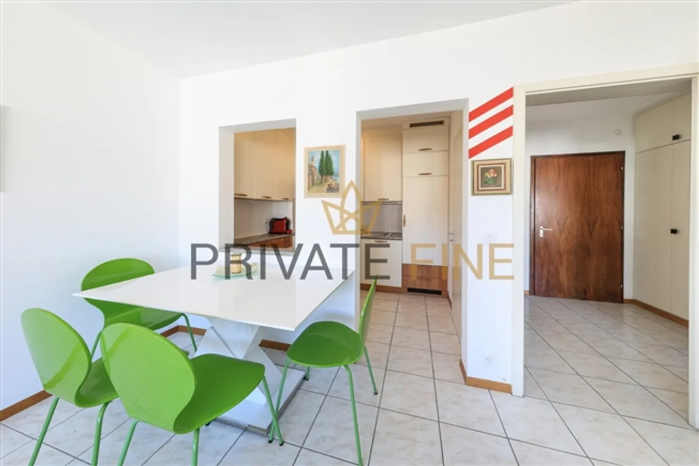 Piccolo ma grazioso appartamento per vacanze in posizione centrale con vista lago (13) - Foto 4 di 7