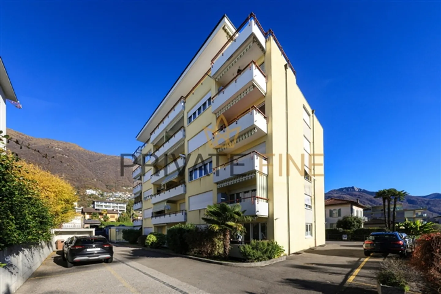 Piccolo ma grazioso appartamento per vacanze in posizione centrale con vista lago (13) - Foto 2 di 7