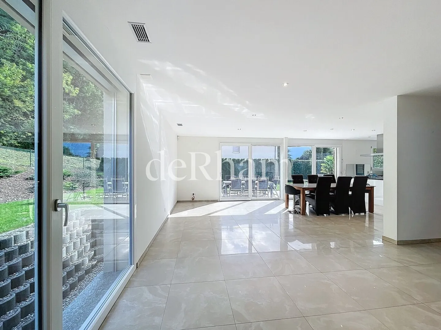 Stunning 7-room individual villa on the edge of the forest! - Photo 11 of 13